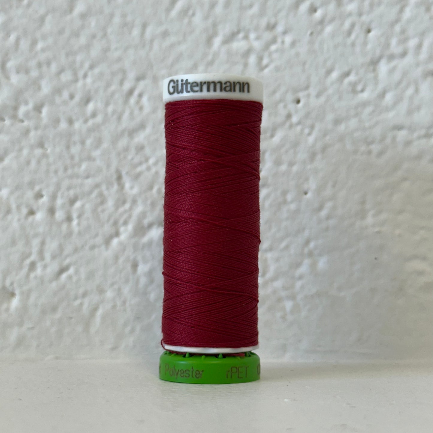 Fil de polyester recyclé / rPet - 226 rhubarbe - GÜTERMANN