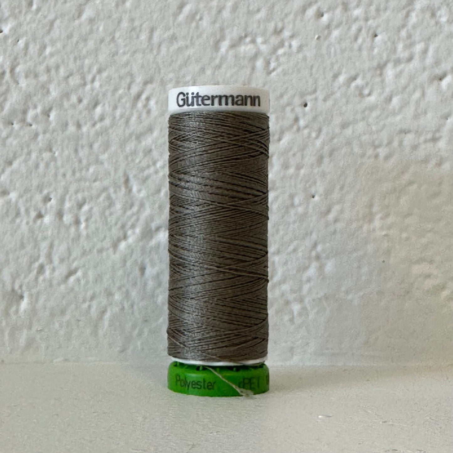 Fil de polyester recyclé / rPet - 241 kaki- GÜTERMANN