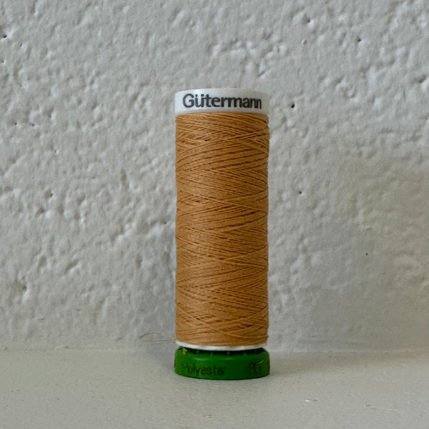 Fil de polyester recyclé / rPet - 300 beigne glacé - GÜTERMANN