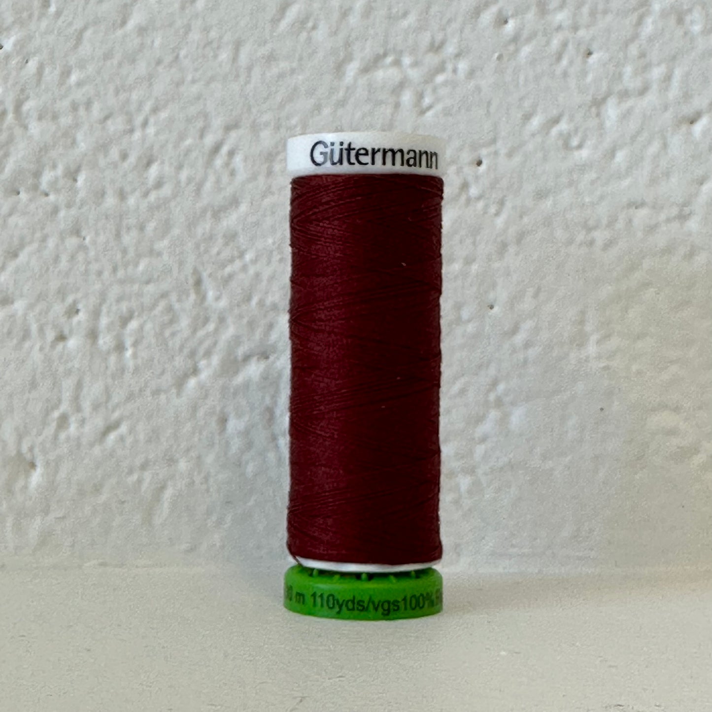 Fil de polyester recyclé / rPet - 369 Bordeaux - GÜTERMANN
