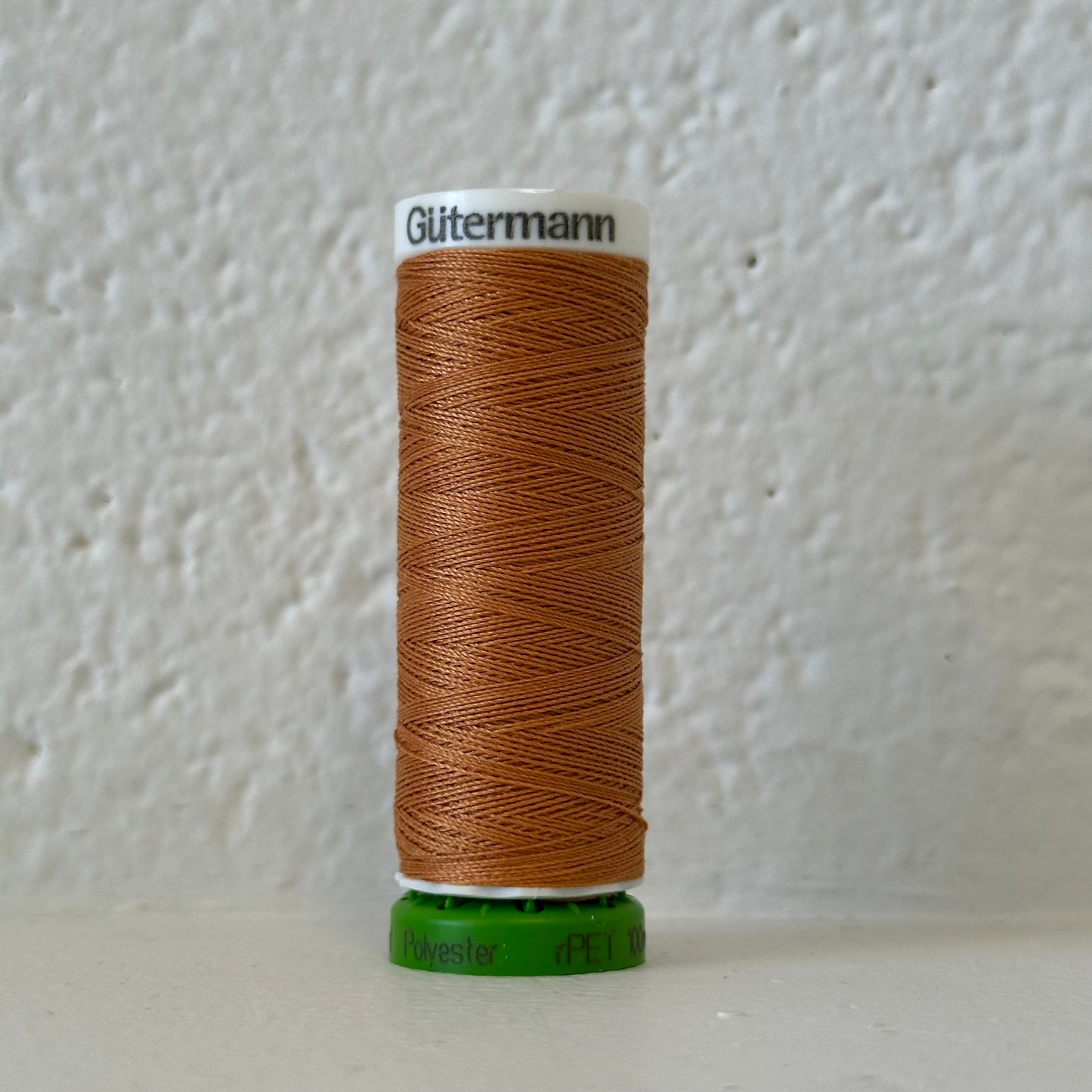Fil de polyester recyclé / rPet - 612 Châtaigne- GÜTERMANN