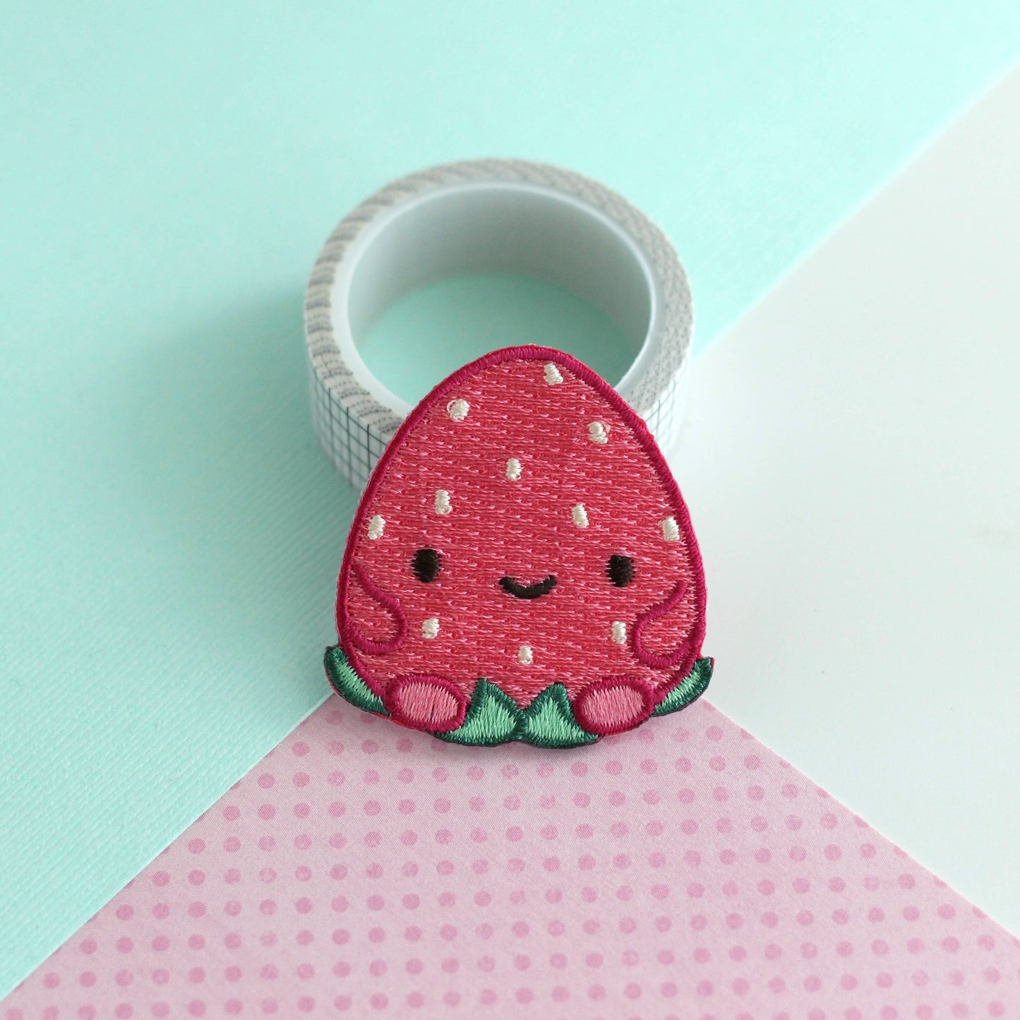 Patch brodé Happy Strawberry. Patch thermocollant pour fruits