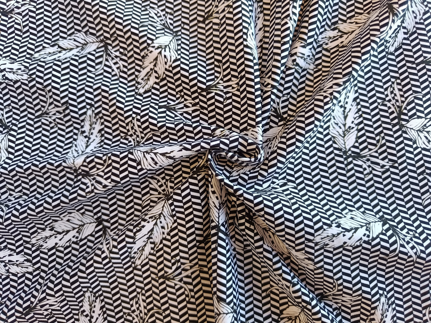 Tissu à maillot - Plumes noir et blanc
