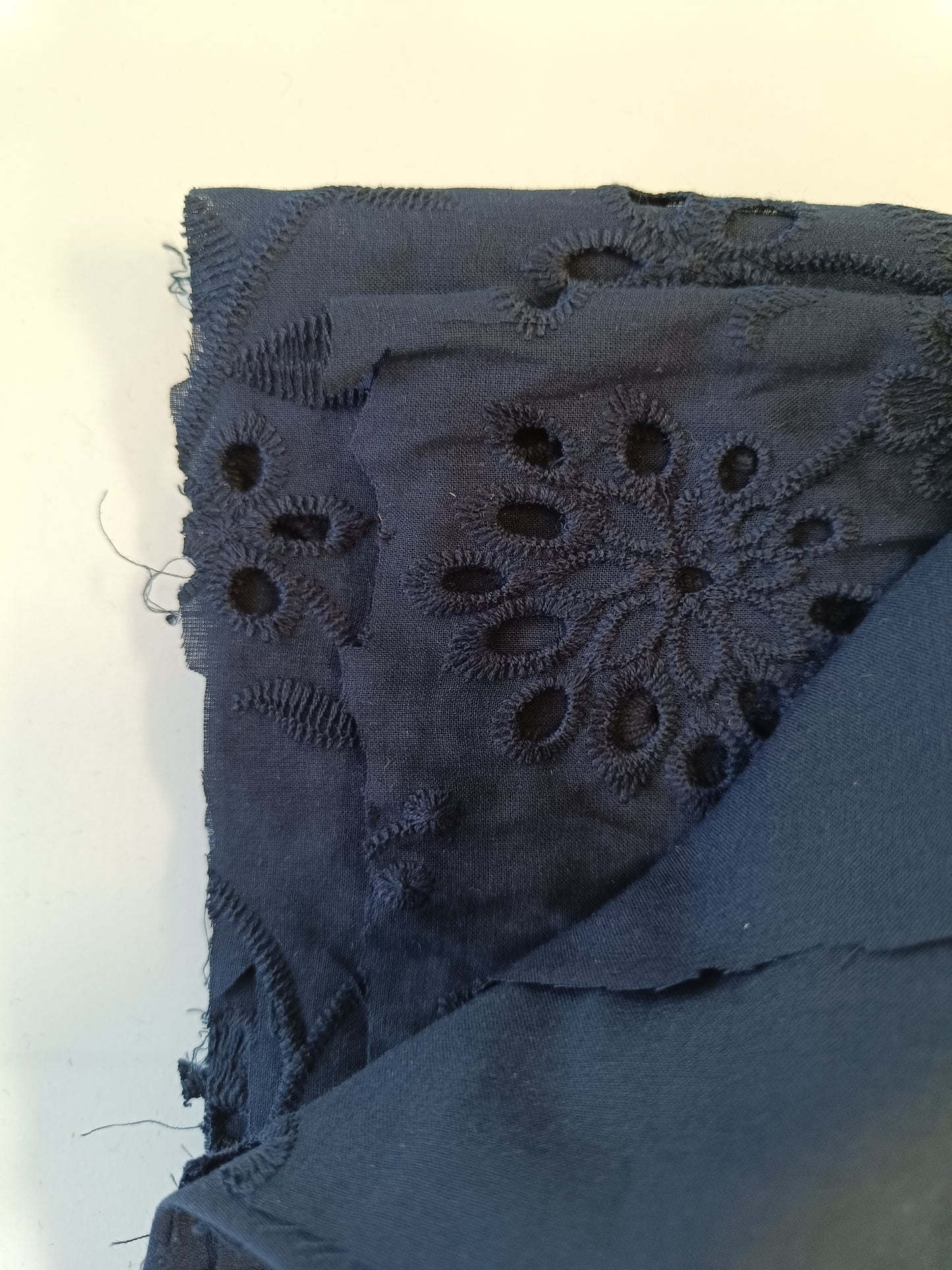 Broderie anglaise - Coupon #135