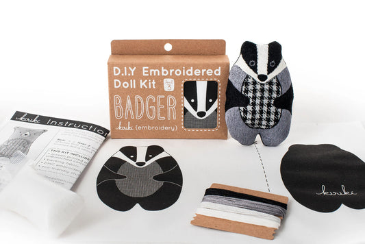 Blaireau - Kit peluche à broder (niveau 4) - KIRIKI PRESS