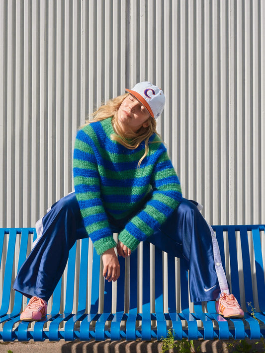 Molla Mills: Hook Out!