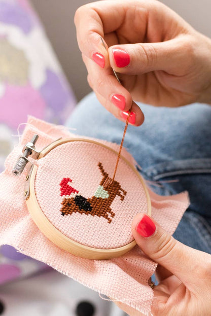 Kit de point de croix - Teckel de Noël | Cotton Clara