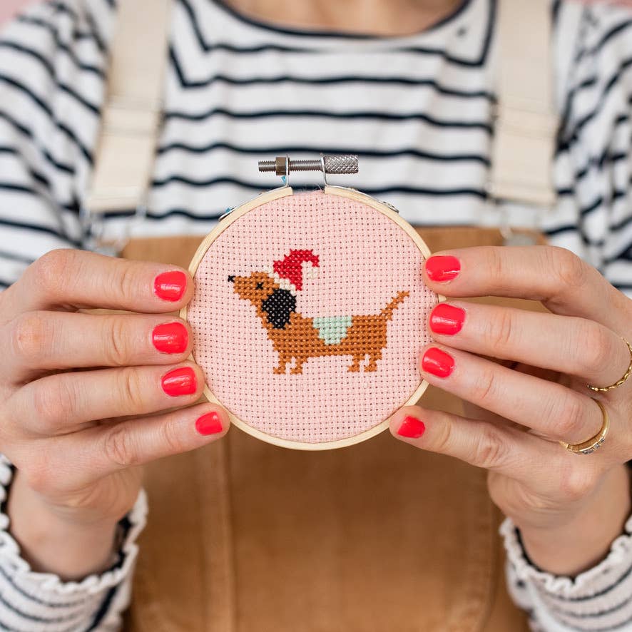 Kit de point de croix - Teckel de Noël | Cotton Clara