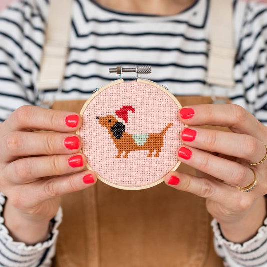 Kit de point de croix - Teckel de Noël | Cotton Clara