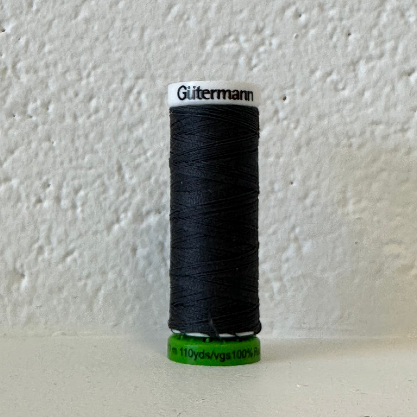 Fil de polyester recyclé / rPet - 36 Gris foncé - GÜTERMANN