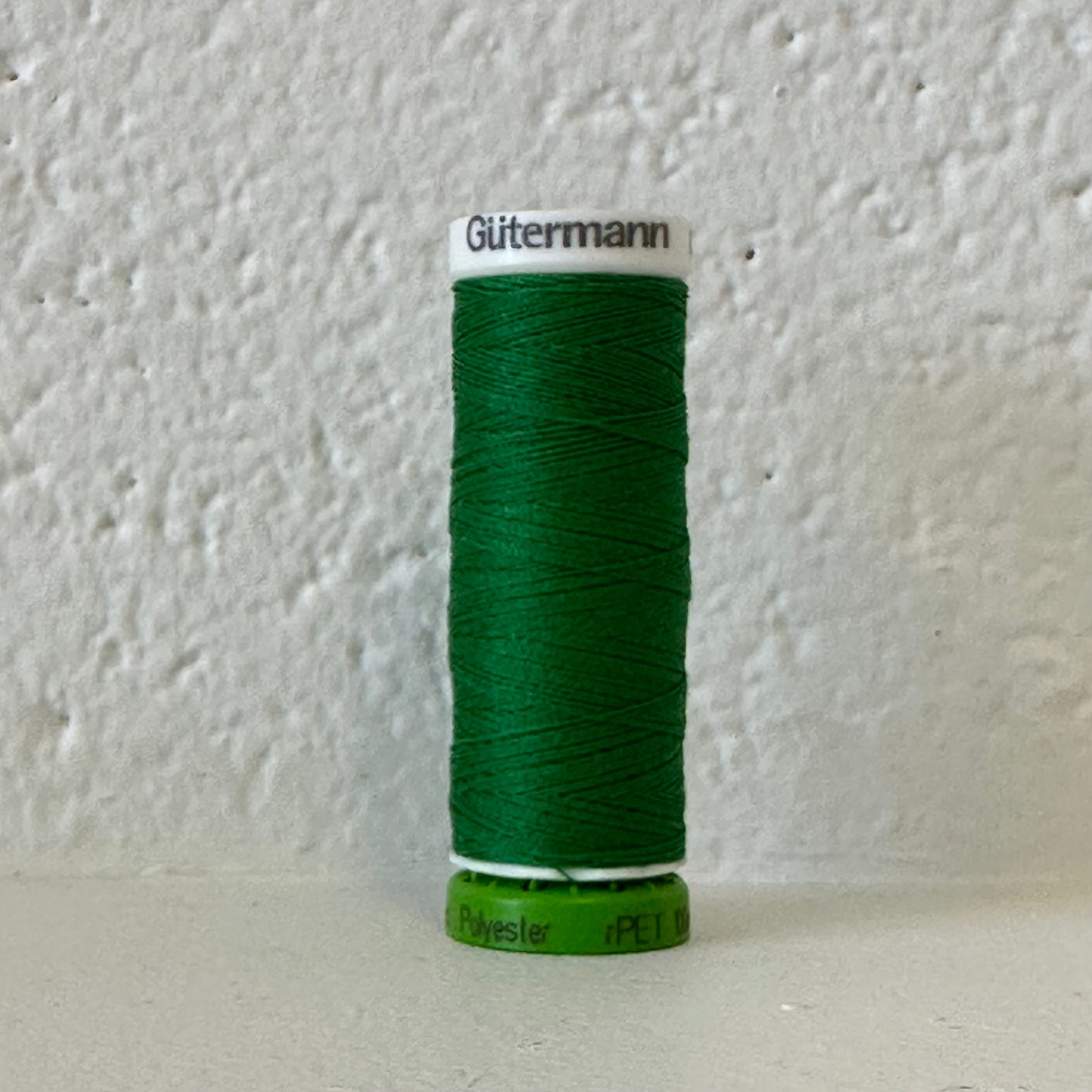 Recycled polyester thread / rPet - 396 Kelly Green - GÜTERMANN