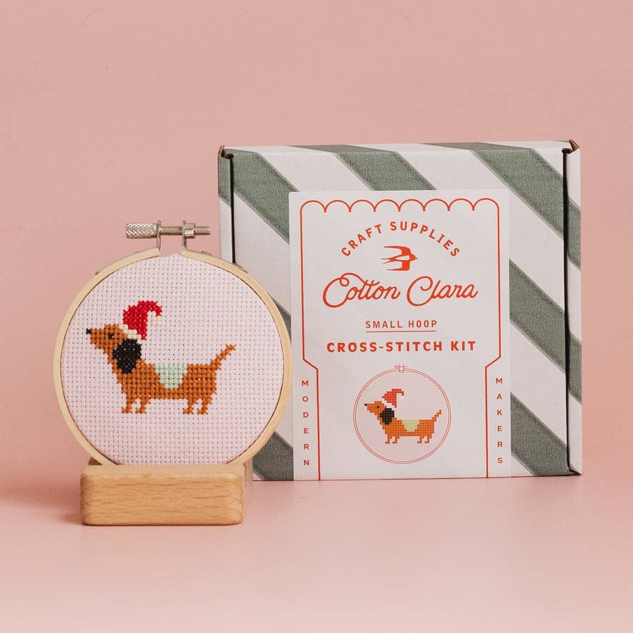 Kit de point de croix - Teckel de Noël | Cotton Clara