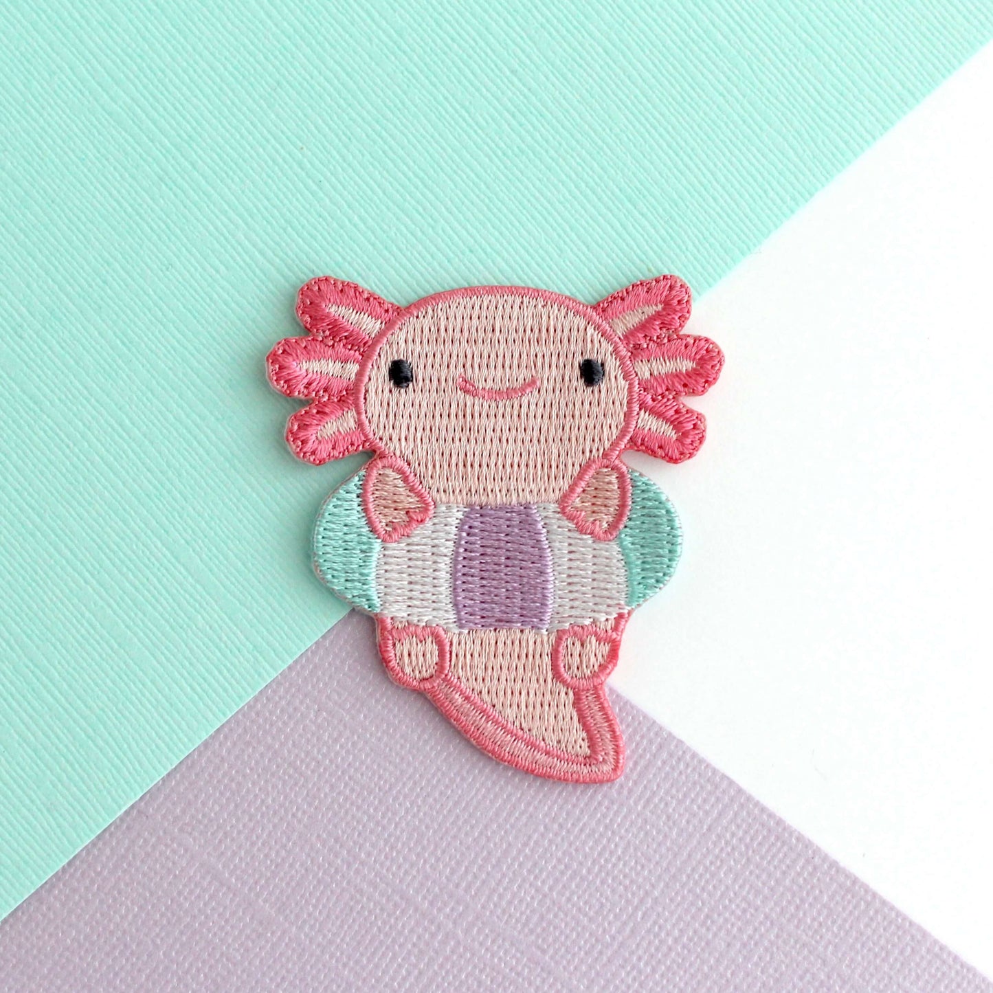 Patch brodé thermocollant Axolotl dans une bouée