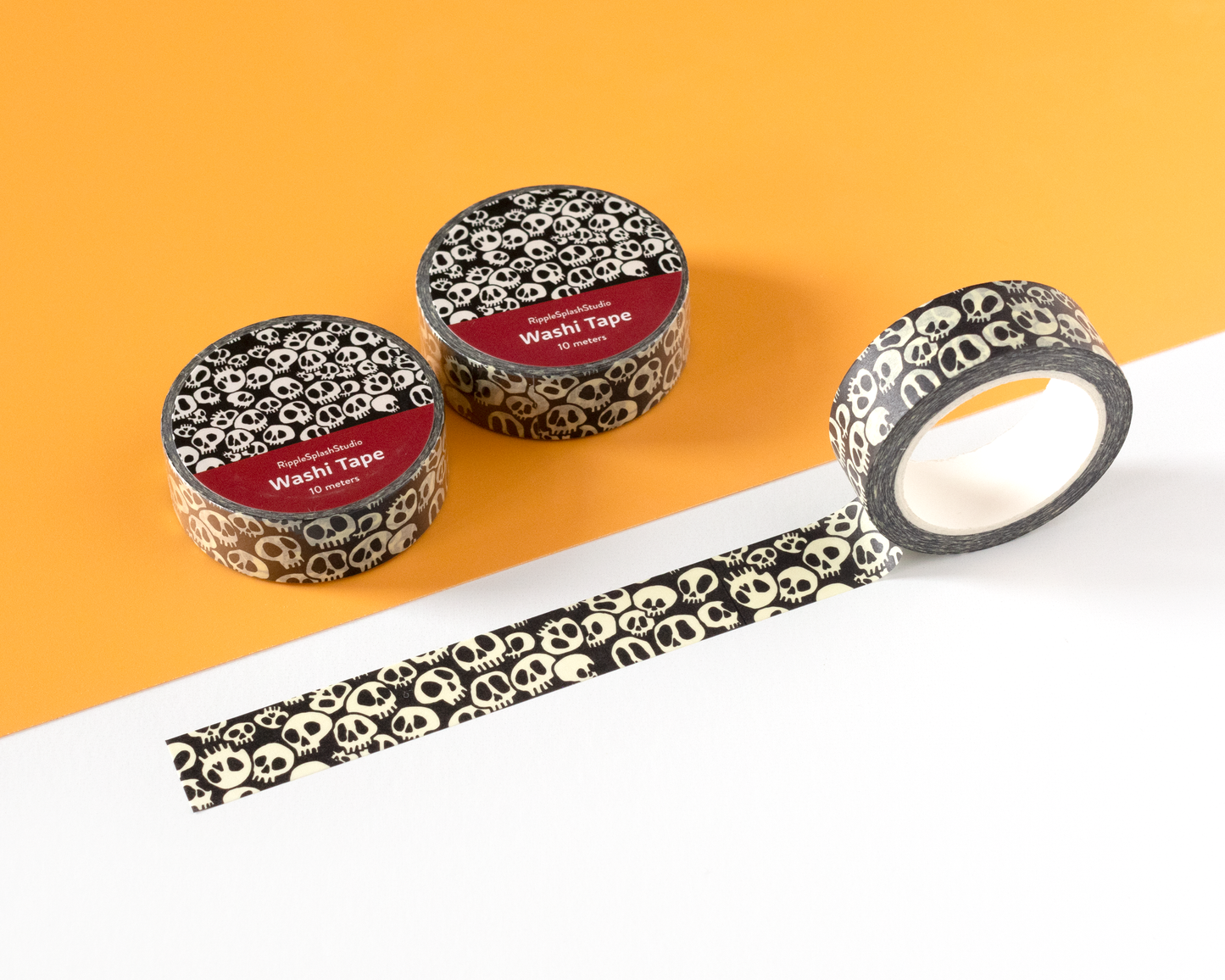 Ruban washi noir et crème à crânes gothiques