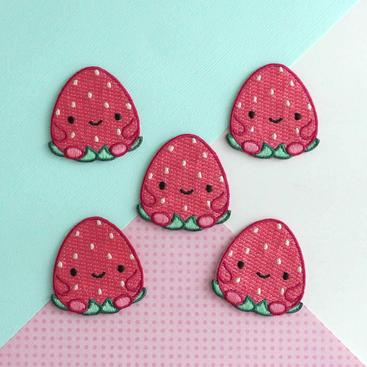 Patch brodé Happy Strawberry. Patch thermocollant pour fruits