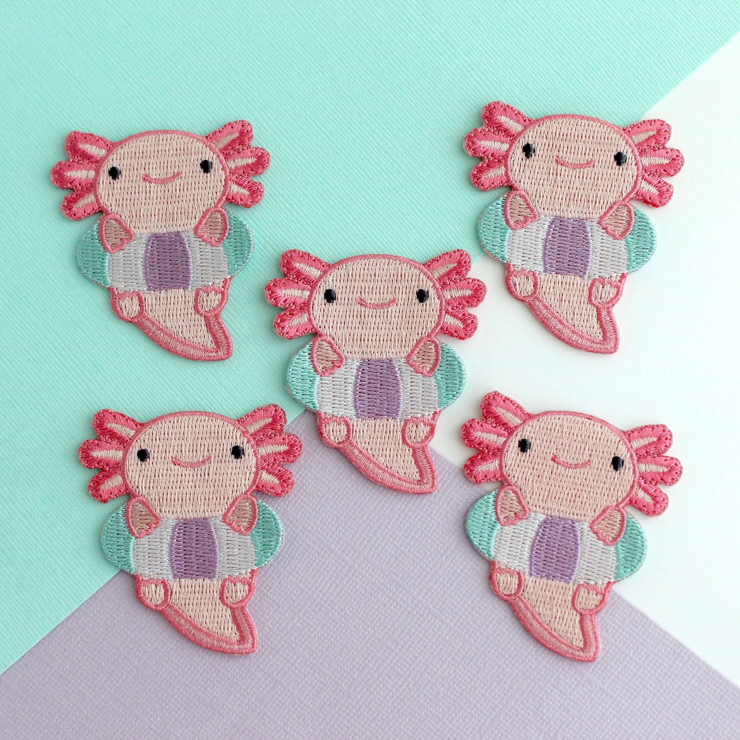 Patch brodé thermocollant Axolotl dans une bouée
