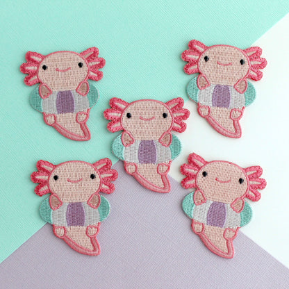 Patch brodé thermocollant Axolotl dans une bouée