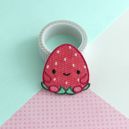 Patch brodé Happy Strawberry. Patch thermocollant pour fruits