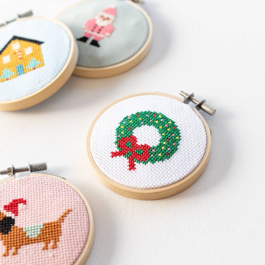 Kit de point de croix - Couronne de Noël | Cotton Clara