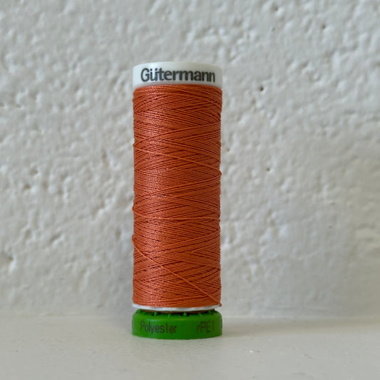 Fil de polyester recyclé / rPet - 895 Corail - GÜTERMANN