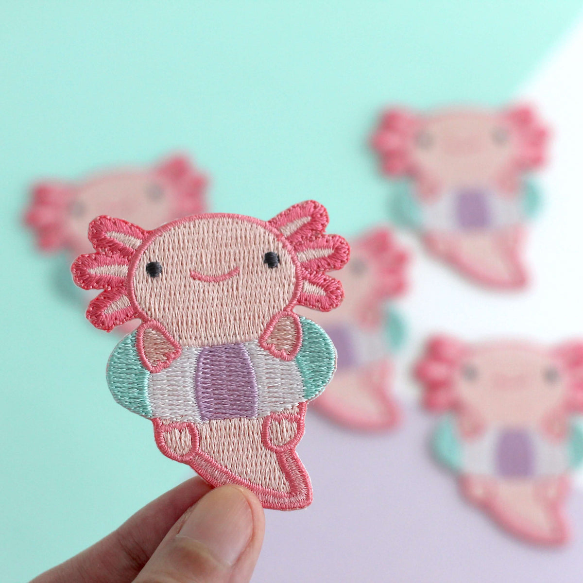 Patch brodé thermocollant Axolotl dans une bouée