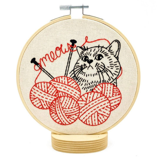 Kitten avec kit complet de broderie au tricot