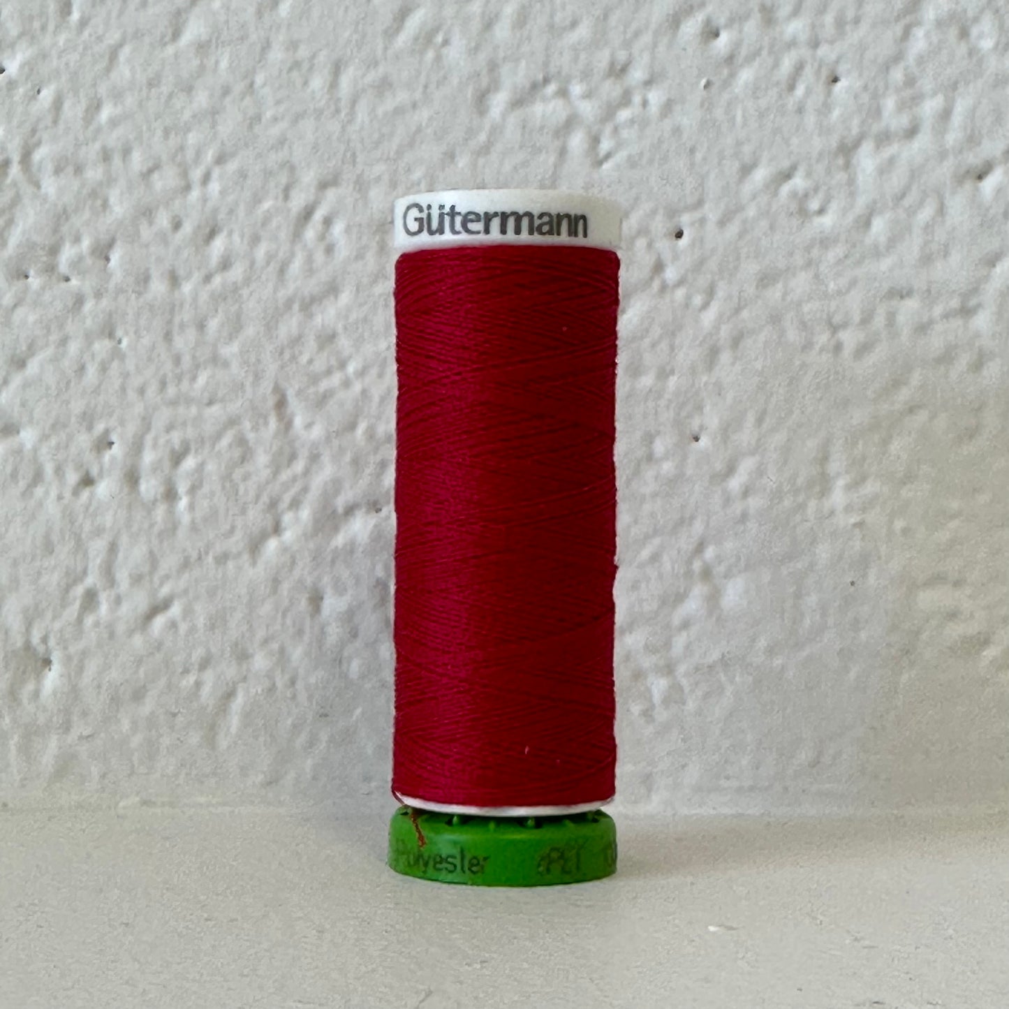 Fil de polyester recyclé / rPet - 909 Cerise - GÜTERMANN