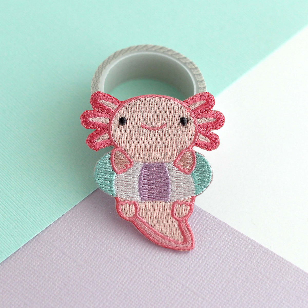 Patch brodé thermocollant Axolotl dans une bouée