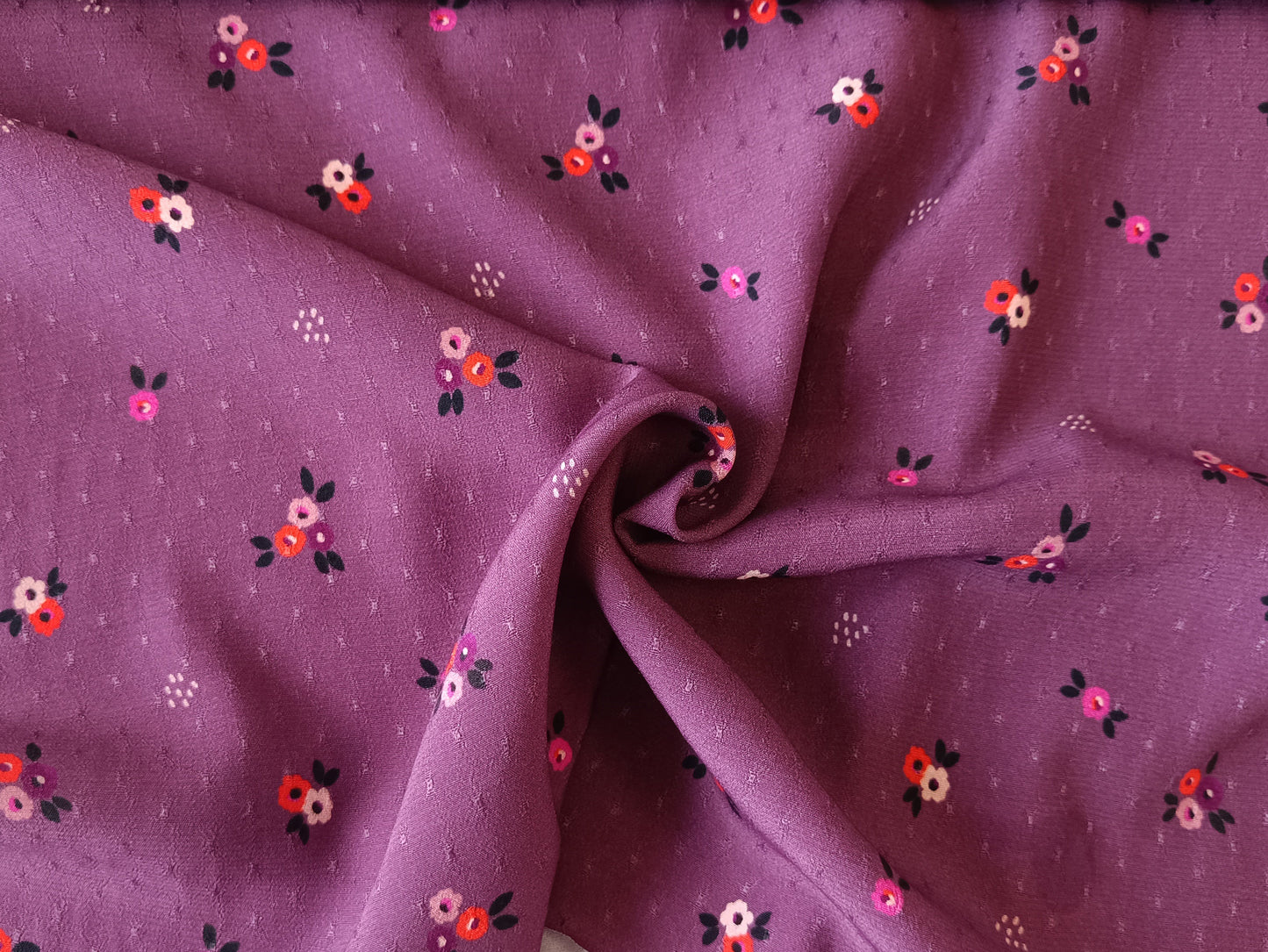 Viscose crepe - Plum plumetis