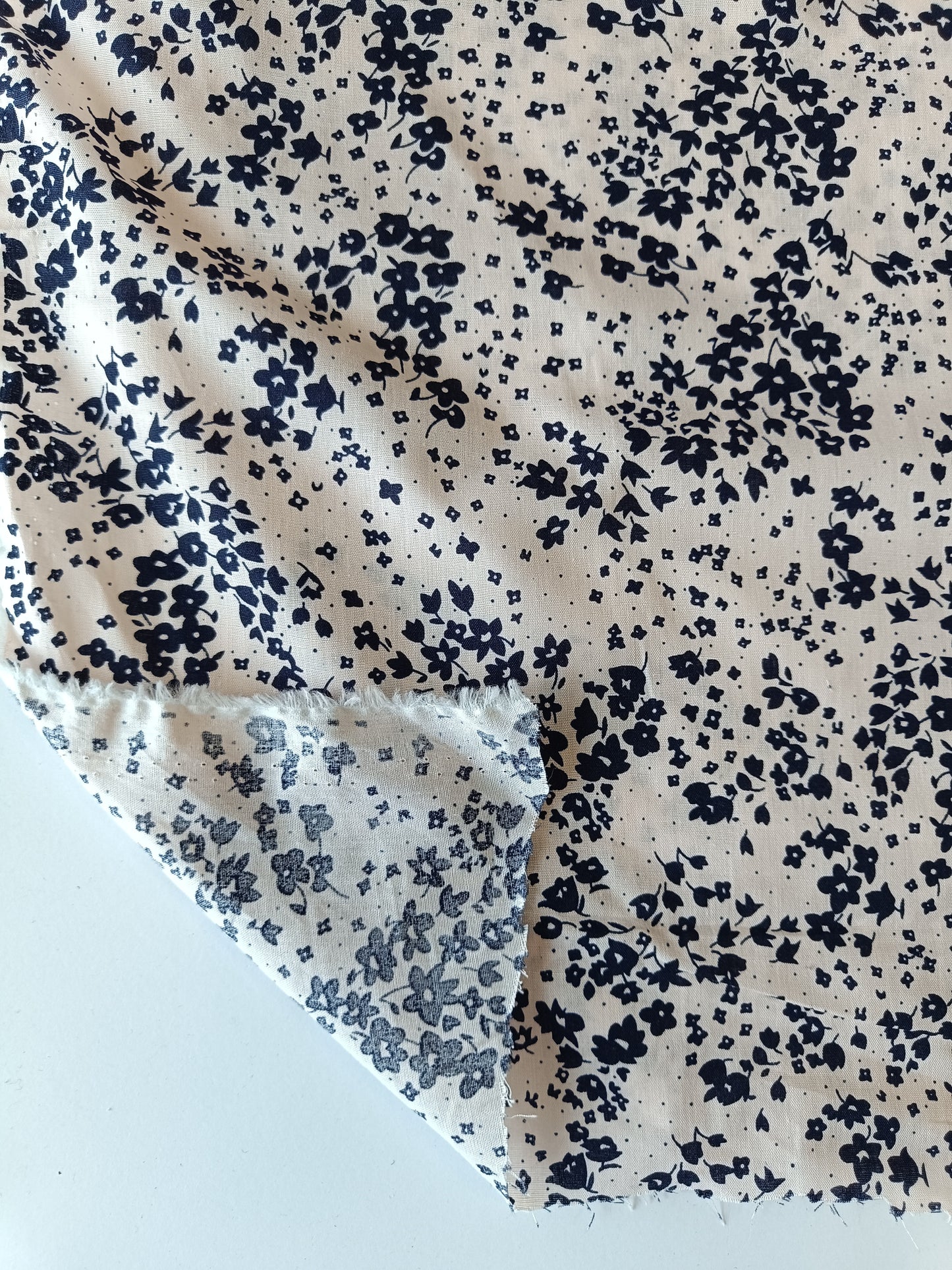 Cotton voile - Nudes with black flowers