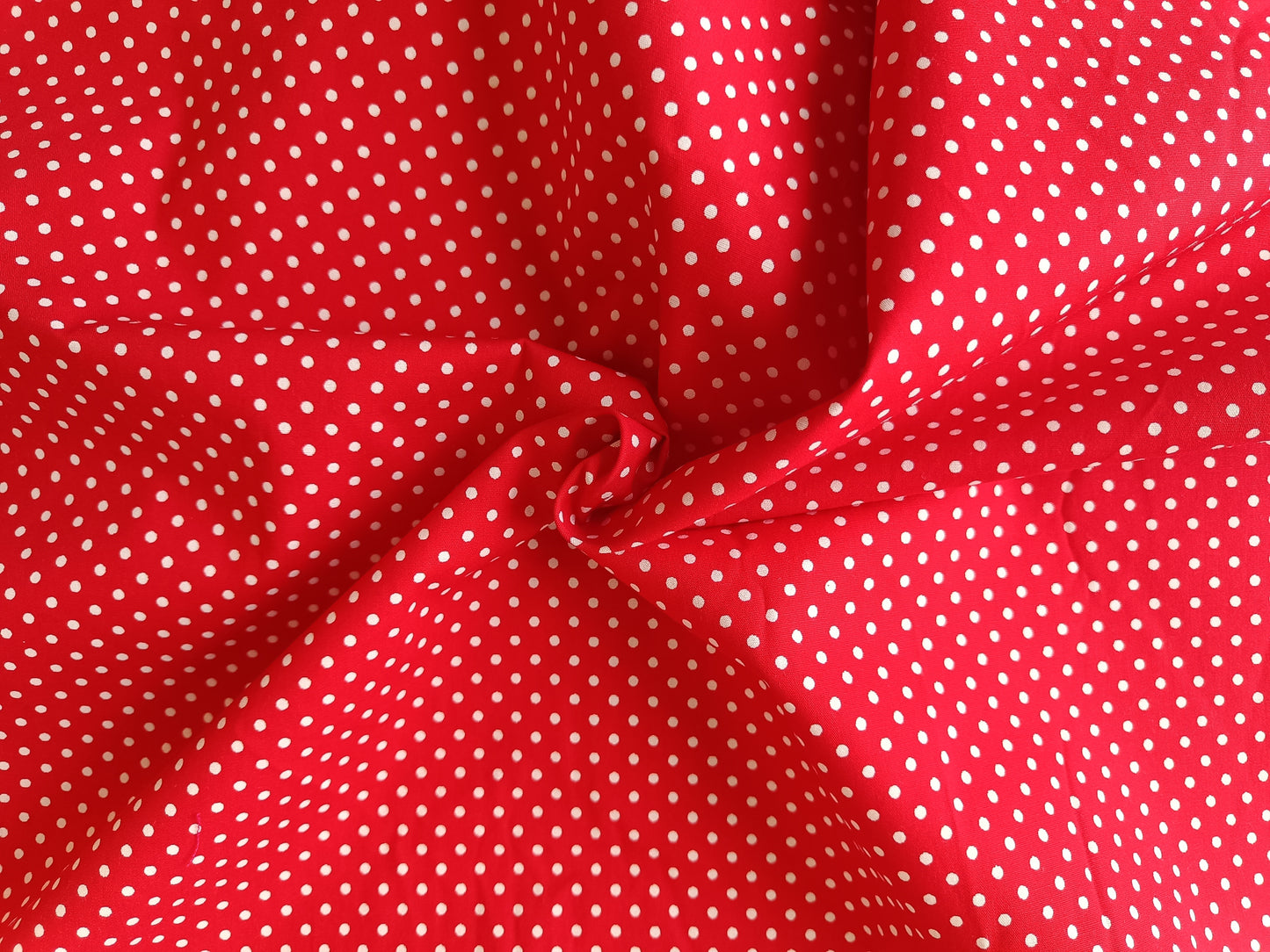 Quilting cotton - Red polka dot