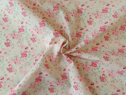 Quilting cotton - Cream small flowers