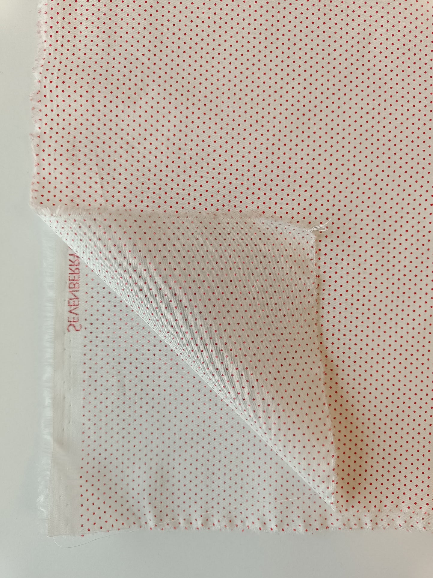 Quilting cotton - Red polka dots
