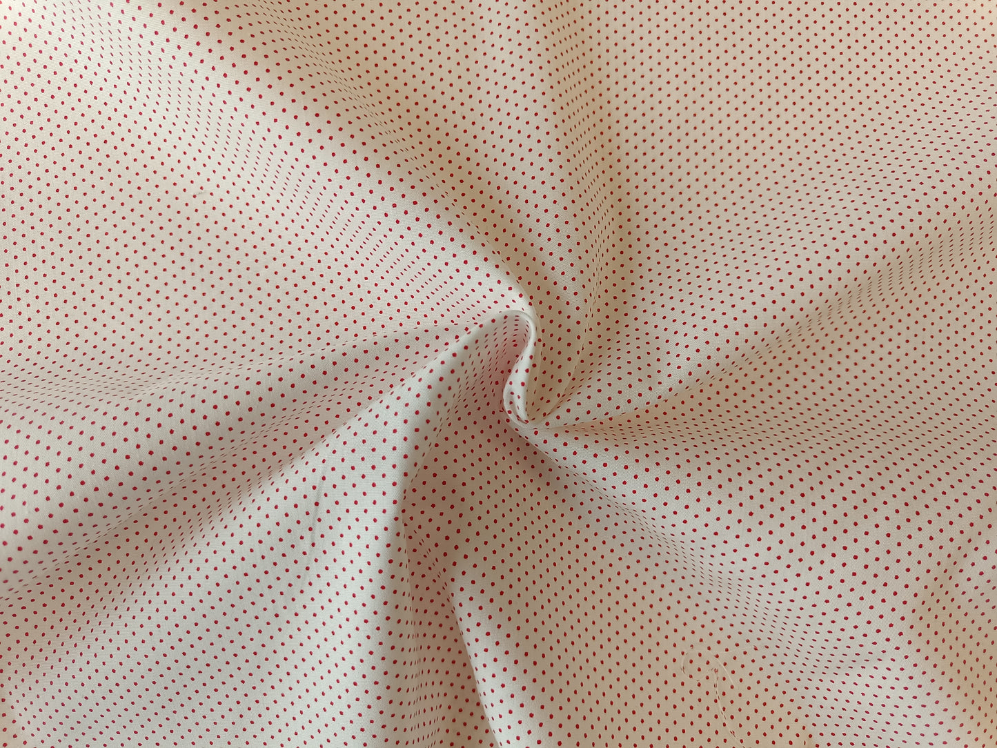 Quilting cotton - Red polka dots