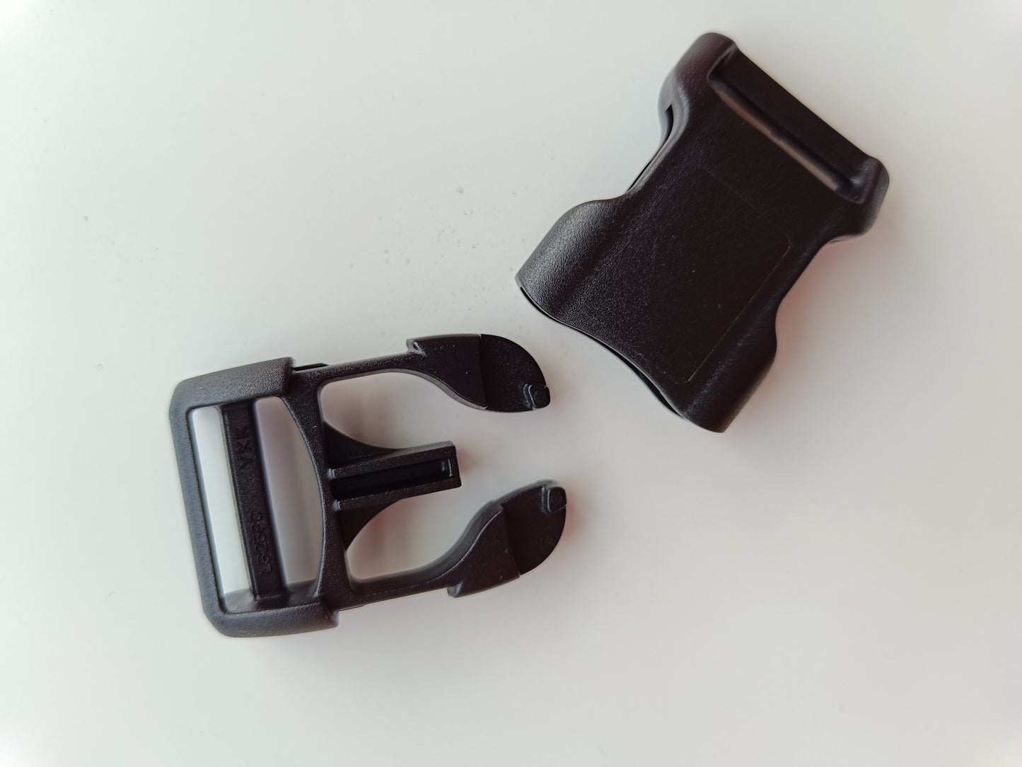 Boucle à clip pour sangle de 25mm - 6 couleurs