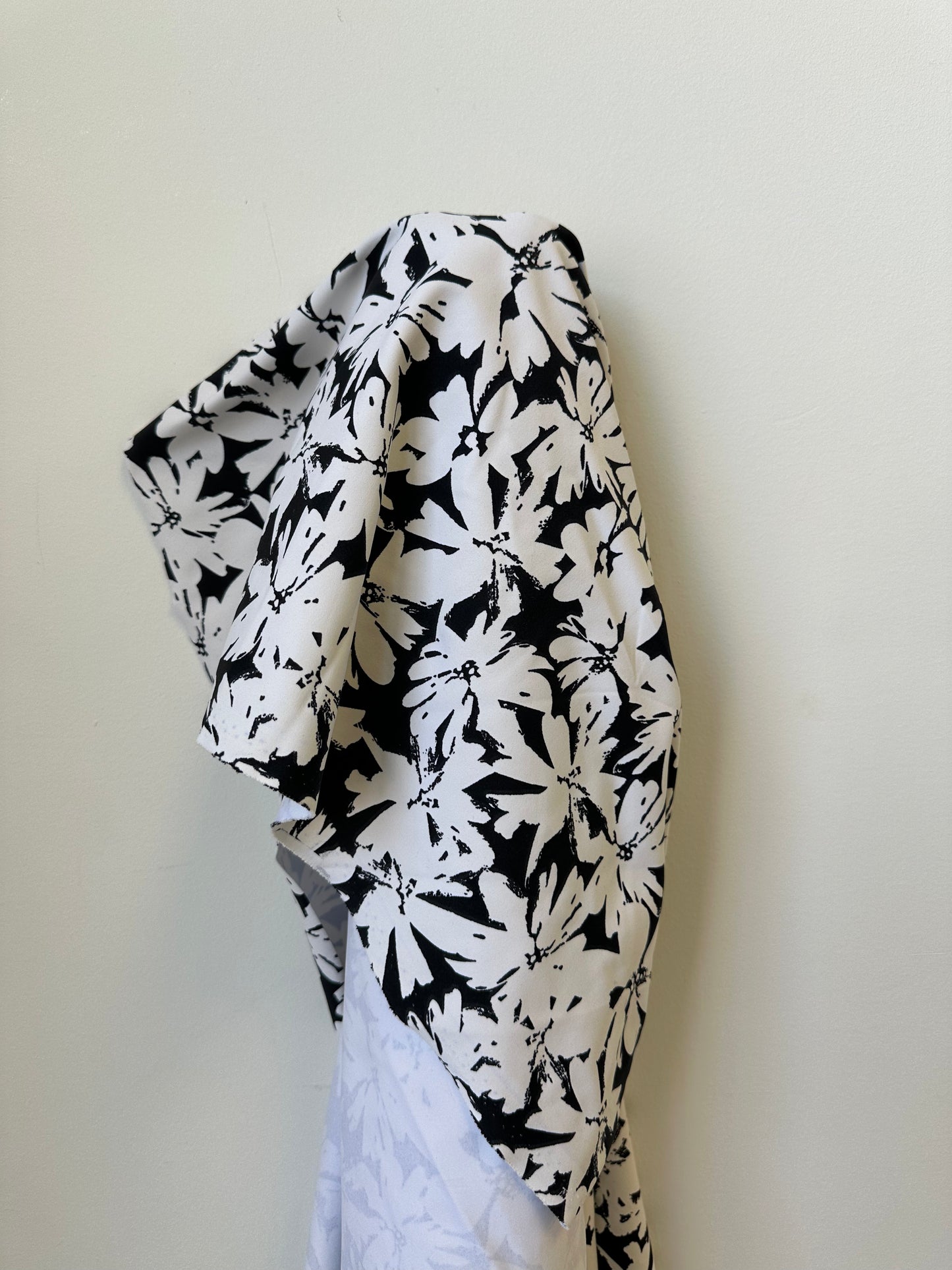 Jersey fabric - Black and white floral