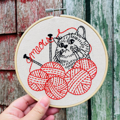 Kitten with complete embroidery knitting kit