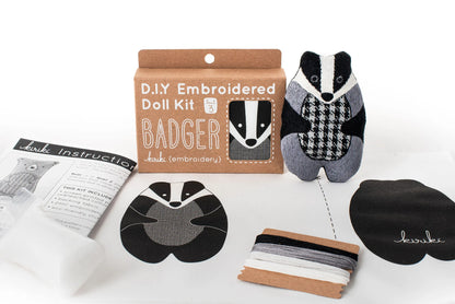 Blaireau - Kit peluche à broder (niveau 4) - KIRIKI PRESS