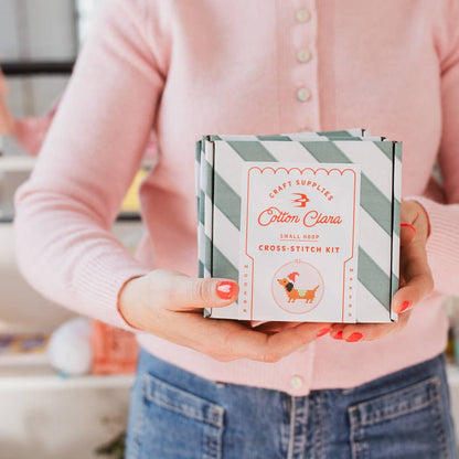 Kit de point de croix - Teckel de Noël | Cotton Clara