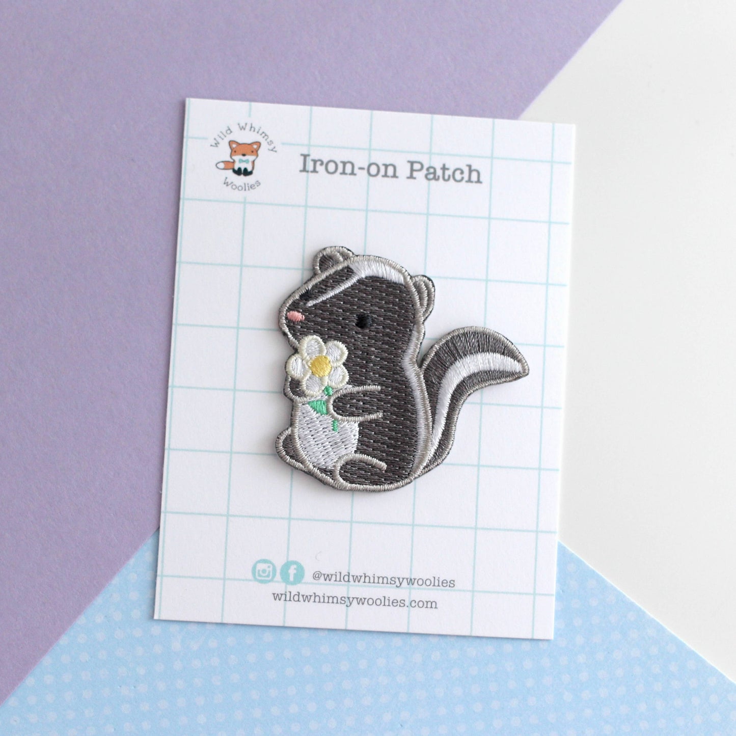 Écusson brodé Joli Skunk. Patch thermocollant Skunk