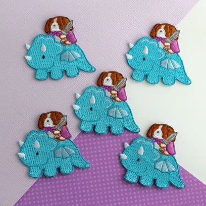 Écusson thermocollant Cavalier King Charles avec chien et dragon