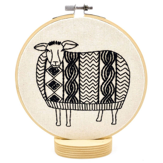 Kit complet de broderie Mouton en Pull "Sweater Weather"