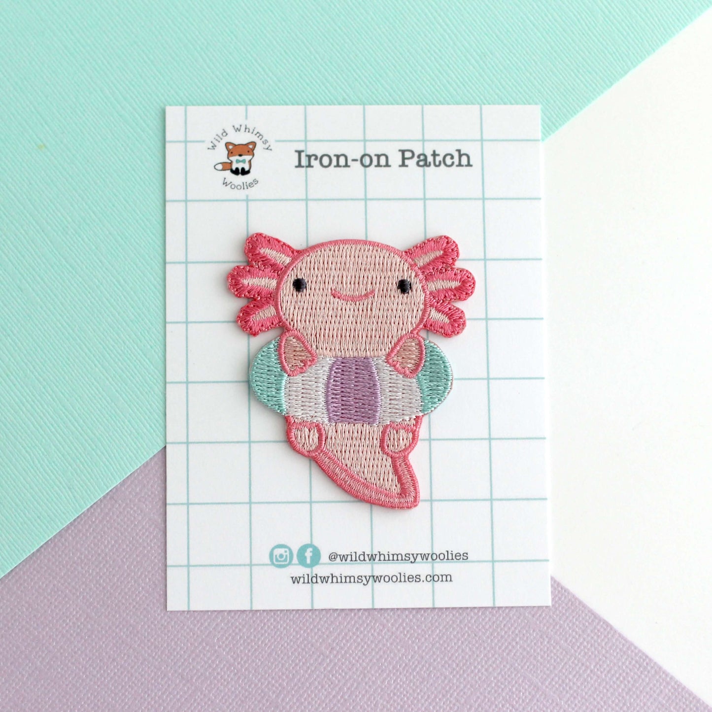 Patch brodé thermocollant Axolotl dans une bouée