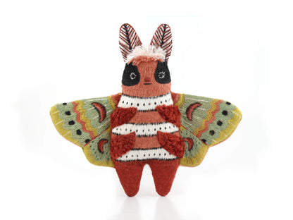 Papillon de nuit - Kit peluche à broder (niveau 3) - KIRIKI PRESS