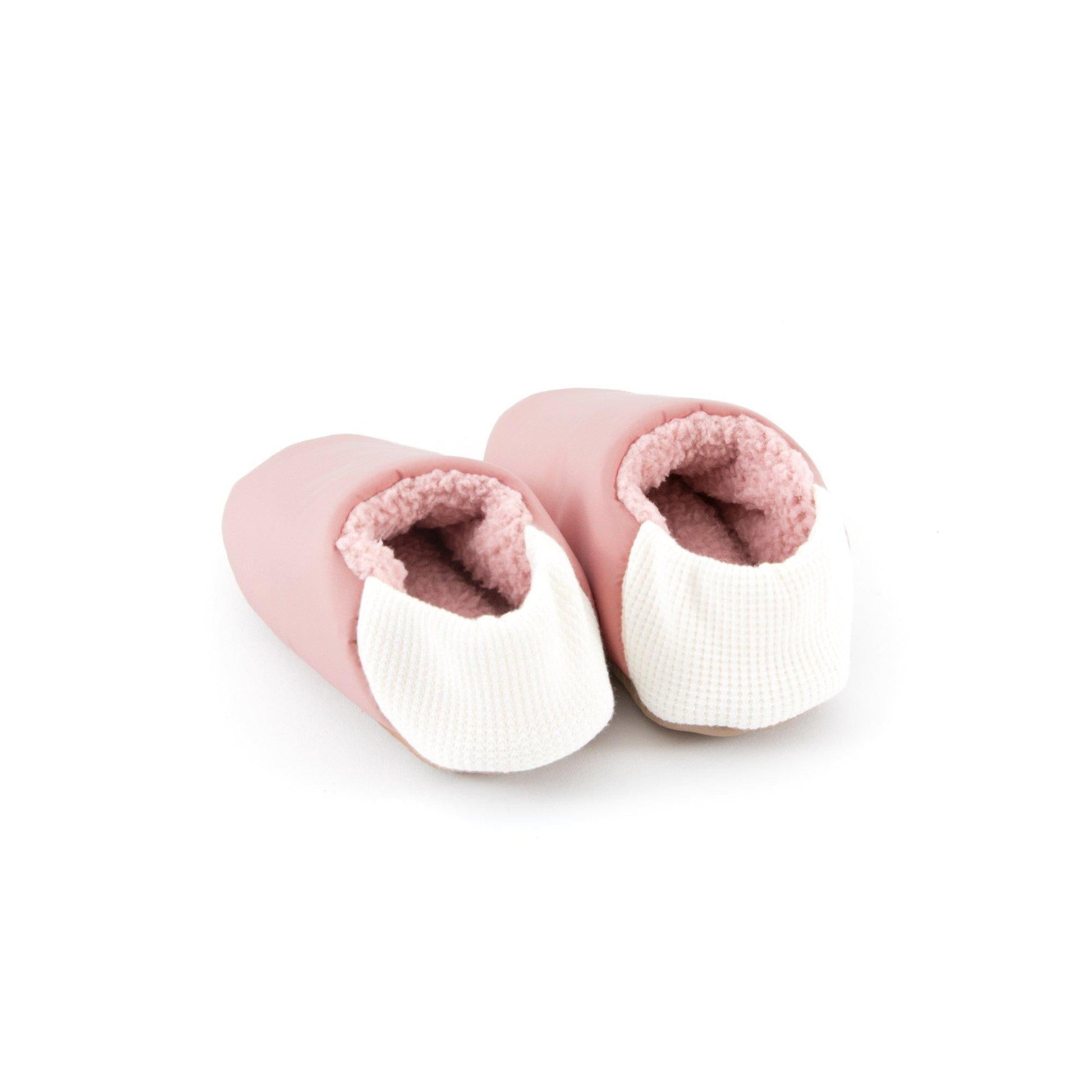 4025 // NORDIK Quilted booties and slippers with travel bag - Jalie