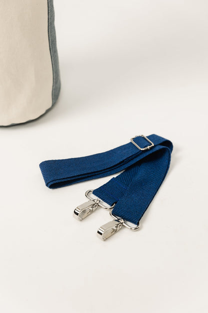 Yoga mat bag with an addjustable strap sewing pattern