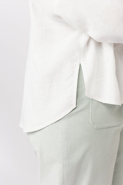 Shirt with a side vent sewing pattern