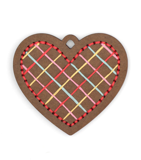 Coeur de pain d'épice - ensemble de décoration brodée DIY - KIRIKI PRESS